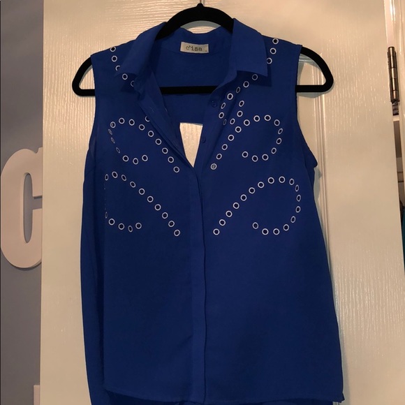 Short Sleeve Shirt with Gorgeous Back Detailing - Picture 2 of 7